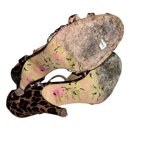 Betsey Johnson Vero Cuoio Strappy Leopard Print Rhinestone Heel Sandals Size 7 - Picture 6 of 9